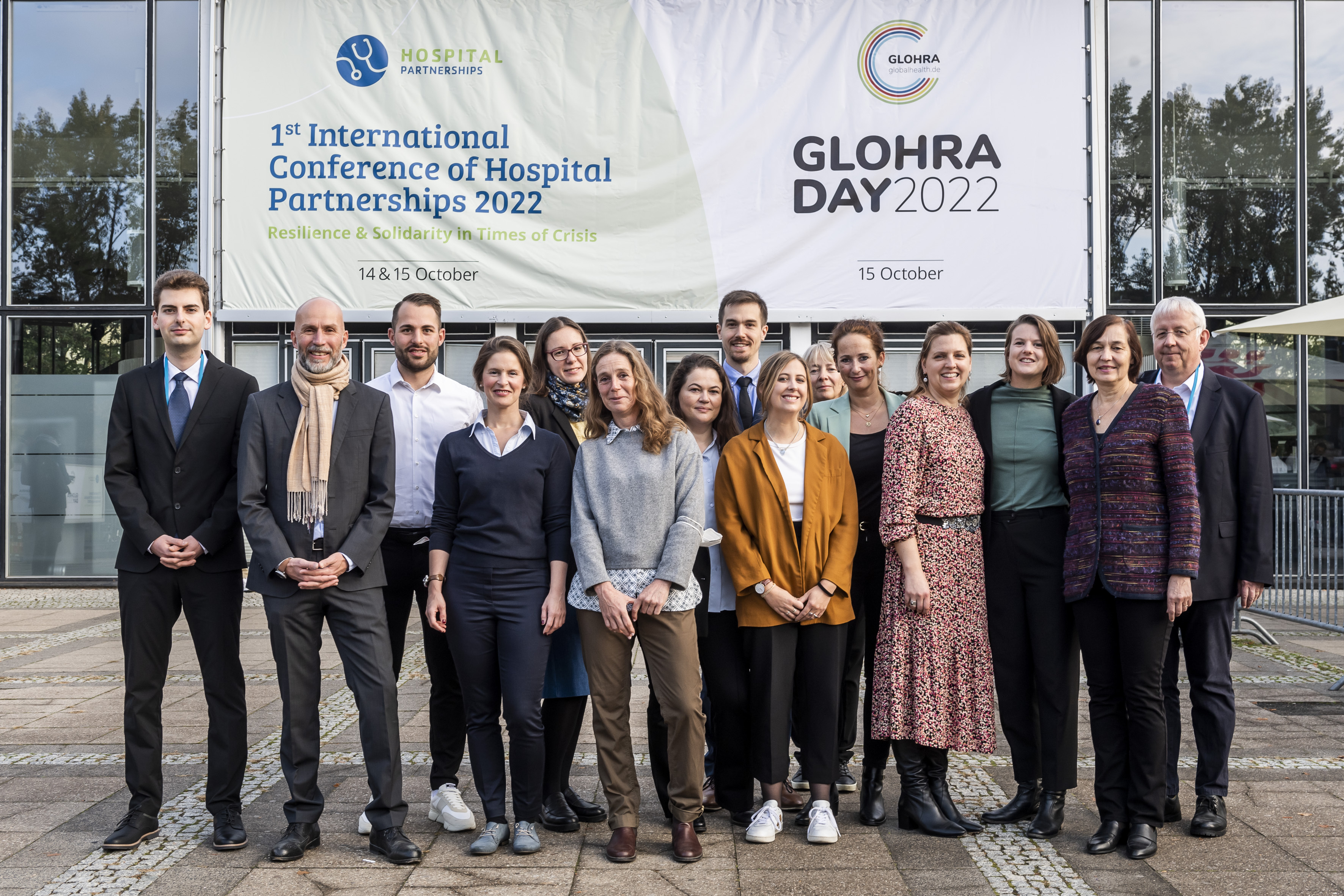 The team of the GIZ Hospital Partnerships program stands in front of the KOSMOS, Berlin.